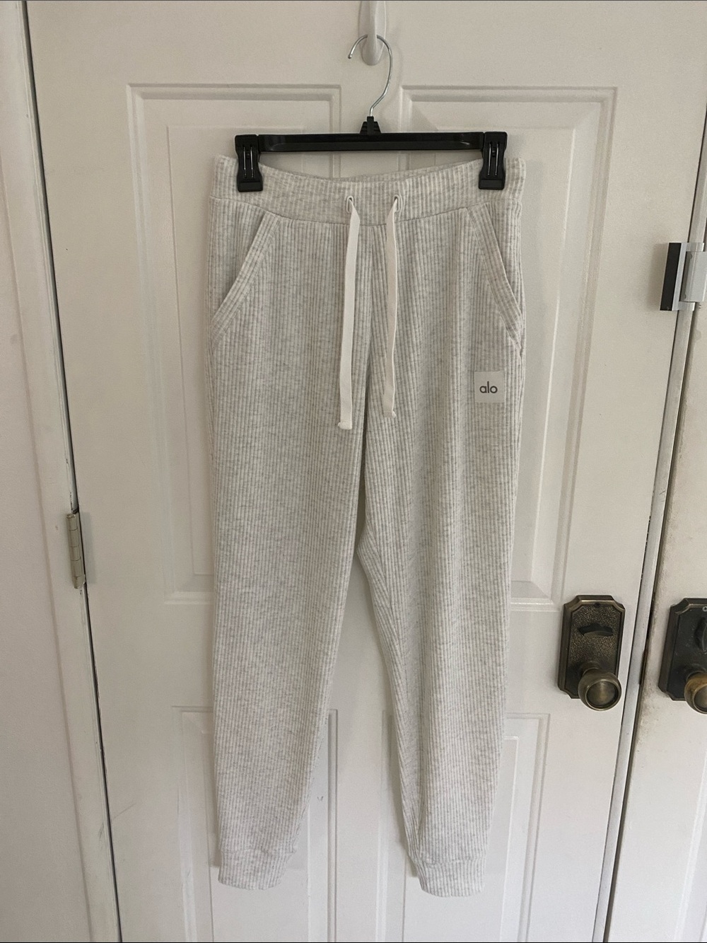 Alo, Muse Sweatpant in White Heather ( Limited Edition)
